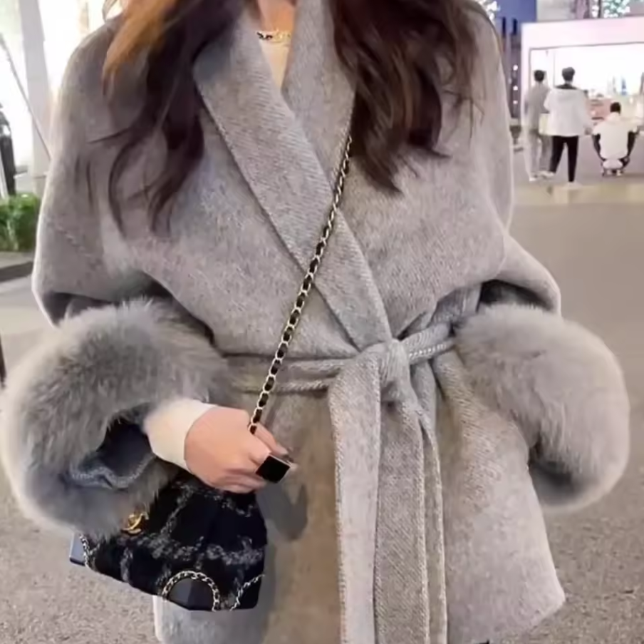 Kuschelige Jacke für Damen mit Bindegürtel
