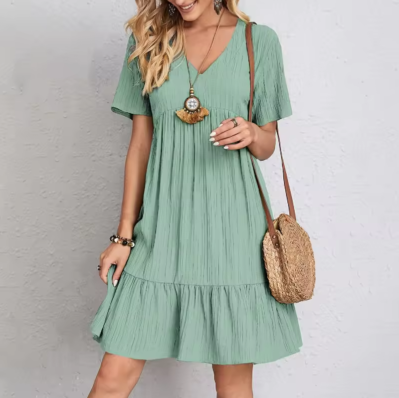Locker fallendes Kleid mit V-Ausschnitt