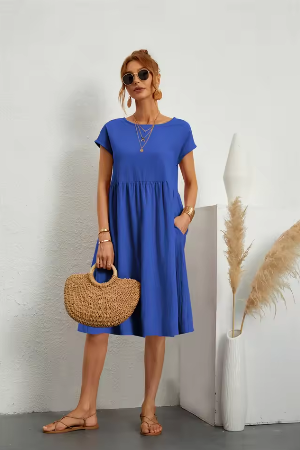 Gerades Kleid mit Rundhalsausschnitt