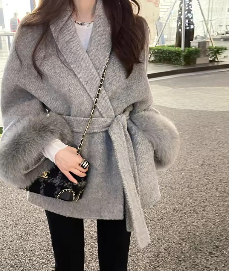 Kuschelige Jacke für Damen mit Bindegürtel