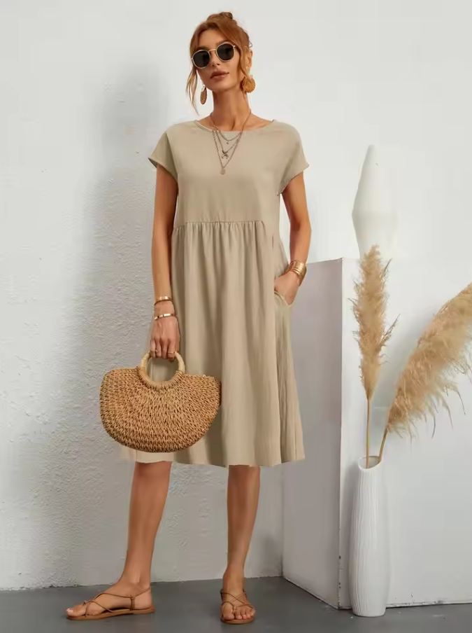 Gerades Kleid mit Rundhalsausschnitt